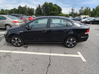 2018 Volkswagen Polo V Рестайлинг, чёрный, 1000000 рублей, вид 4