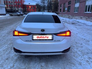 2020 Lexus ES 200 VII, белый, 4150000 рублей, вид 3