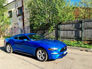 2020 Ford Mustang VI Рестайлинг, синий, 3000000 рублей, вид 5