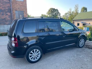 2010 Volkswagen Touran I Рестайлинг 2, чёрный, 950000 рублей, вид 2