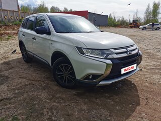 2015 Mitsubishi Outlander III Рестайлинг 2, белый, 1350000 рублей, вид 4
