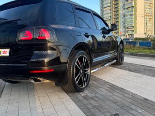 2009 Volkswagen Touareg I Рестайлинг, чёрный, 1500000 рублей, вид 4