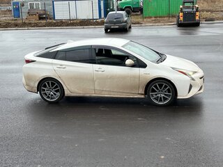 2018 Toyota Prius IV (XW50), белый, 1900000 рублей, вид 3