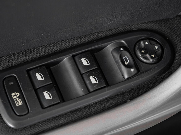 2011 Peugeot 308 I Рестайлинг, серебристый - вид 18