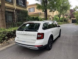 2020 Skoda Octavia Scout III (A7) Рестайлинг, белый, 1460000 рублей, вид 5