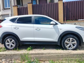 2018 Hyundai Tucson III Рестайлинг, белый, 1800000 рублей, вид 4