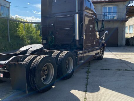 2002 Volvo VNL, коричневый, 3000000 рублей, вид 5