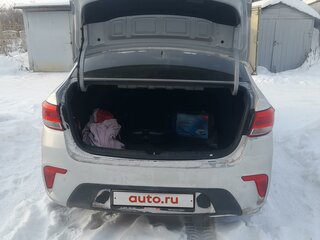 2019 Kia Rio IV, серебристый, 1350000 рублей, вид 3