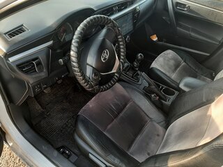 2013 Toyota Corolla XI (E160, E170, E180), белый, 1300000 рублей, вид 4