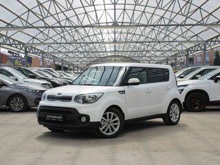 2017 Kia Soul II Рестайлинг, белый, 1270000 рублей, вид 1