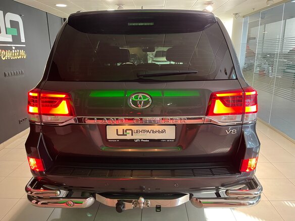 2016 Toyota Land Cruiser 200 Series Рестайлинг 2, серый, 5700000 рублей - вид 4