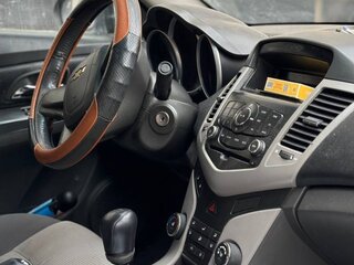2010 Chevrolet Cruze I, чёрный, 350000 рублей, вид 4