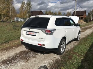2012 Mitsubishi Outlander III, белый, 1440000 рублей, вид 3