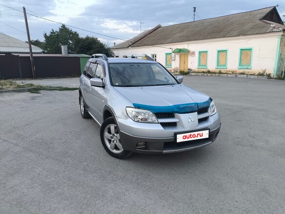 2005 Mitsubishi Outlander I, серебристый, 900000 рублей