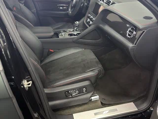 2022 Bentley Bentayga I Рестайлинг, чёрный, 15600000 рублей, вид 3