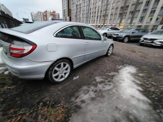 2005 Mercedes-Benz C-Класс 230 II (W203) Рестайлинг, серебристый, 1000000 рублей, вид 4