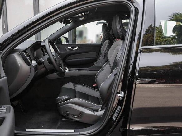2025 Volvo XC60 II Рестайлинг 2, чёрный - вид 13