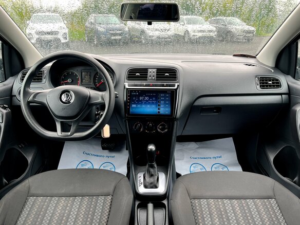 2017 Volkswagen Polo V Рестайлинг, чёрный, 1055900 рублей - вид 10