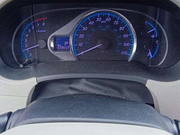 2011 Toyota Sienna III, серый, 2400000 рублей - вид 12