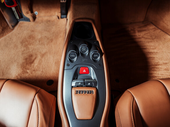 2011 Ferrari 458 Italia, красный - вид 31