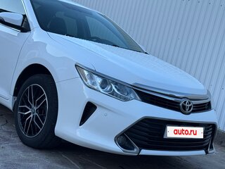 2016 Toyota Camry VII (XV50) Рестайлинг, белый, 2150000 рублей, вид 2