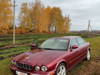 2004 Jaguar XJ III (X350/X358), красный, 2400000 рублей, вид 2