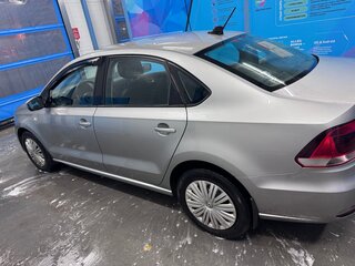 2017 Volkswagen Polo V Рестайлинг, серебристый, 748000 рублей, вид 4