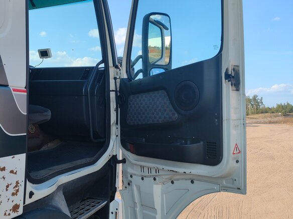 1996 Volvo FH, белый, 3000000 рублей - вид 6