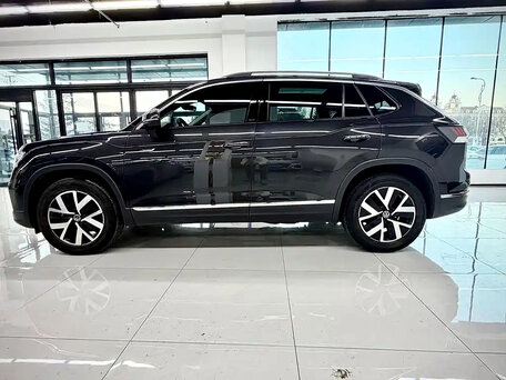 2023 Volkswagen Tayron I Рестайлинг, чёрный, 2380000 рублей, вид 3