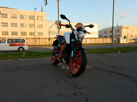 2014 KTM 390 Duke, белый, 320000 рублей, вид 3