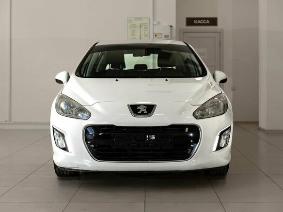 2011 Peugeot 308 I Рестайлинг, белый, 550000 рублей - вид 1