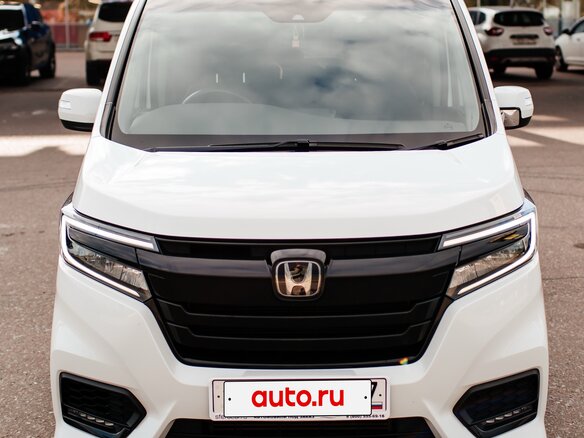 2018 Honda Stepwgn Spada V Рестайлинг, белый, 2799999 рублей - вид 1