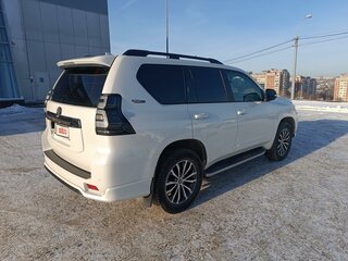 2021 Toyota Land Cruiser Prado 150 Series Рестайлинг 3, белый, 8700000 рублей, вид 5