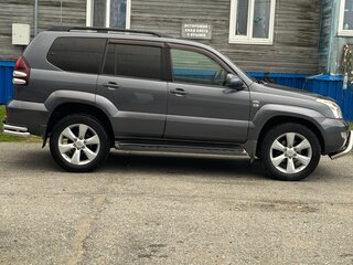 2007 Toyota Land Cruiser Prado 120 Series Рестайлинг, серый, 2650000 рублей, вид 2