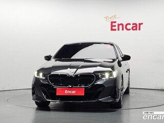 2026 BMW 5 серии 523d xDrive VIII (G60/G61/G68), серый, 9422000 рублей, вид 3