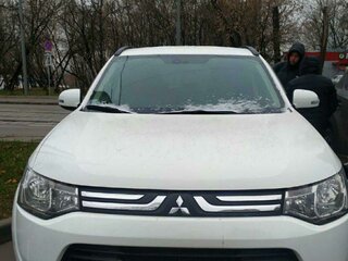 2012 Mitsubishi Outlander III, белый, 1400000 рублей, вид 2