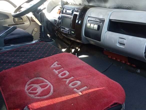 2008 Toyota Dyna, красный, 1800000 рублей - вид 1