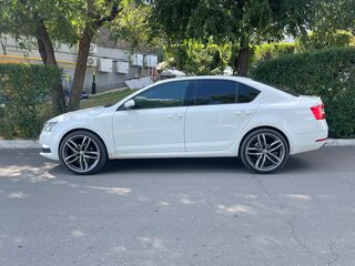 2018 Skoda Octavia III (A7) Рестайлинг, белый, 1450000 рублей, вид 4