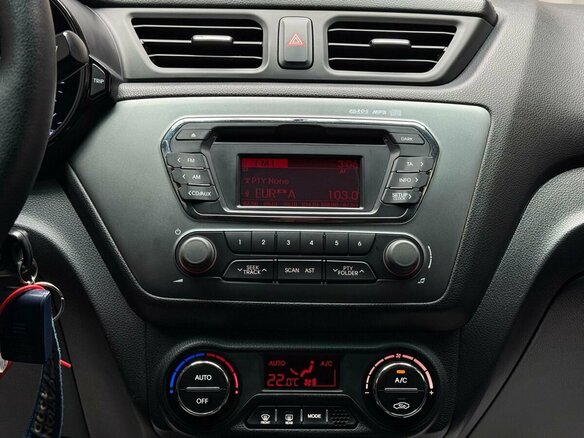 2013 Kia Rio 5-speed III, белый - вид 20