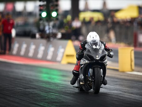 2018 Suzuki GSX-R 1000, чёрный, 5000000 рублей, вид 3