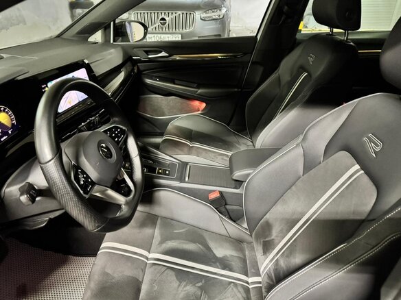 2021 Volkswagen Golf VIII, белый, 2990000 рублей - вид 8