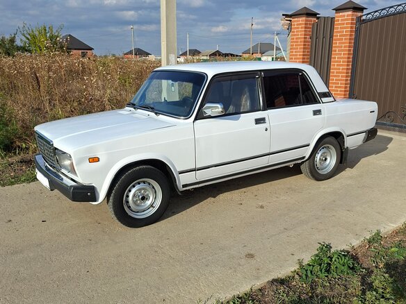 2004 Lada (ВАЗ) 2107, белый, 490000 рублей - вид 9