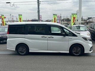 2019 Honda Stepwgn V Рестайлинг, белый, 1590000 рублей, вид 4