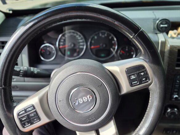 2011 Jeep Cherokee IV (KK), чёрный, 2000000 рублей - вид 10