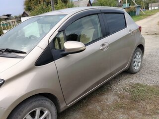 2015 Toyota Vitz III (XP130) Рестайлинг, серый, 830000 рублей, вид 2