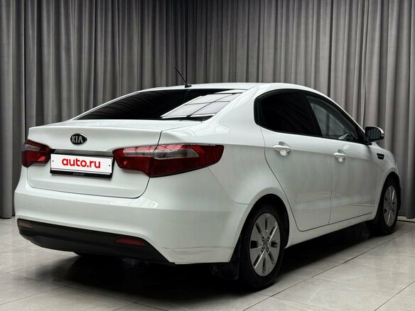 2013 Kia Rio 5-speed III, белый - вид 3