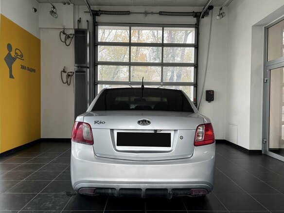 2010 Kia Rio II Рестайлинг, серебристый, 450000 рублей - вид 4