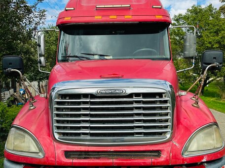2003 Freightliner Columbia, красный, 1600000 рублей, вид 2