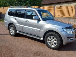2015 Mitsubishi Pajero IV Рестайлинг 2, серебристый, 3600000 рублей, вид 1