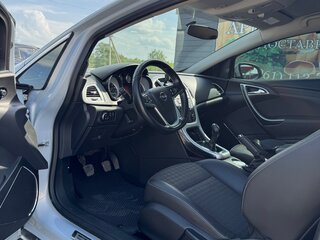 2012 Opel Astra GTC J Рестайлинг, белый, 700000 рублей, вид 4